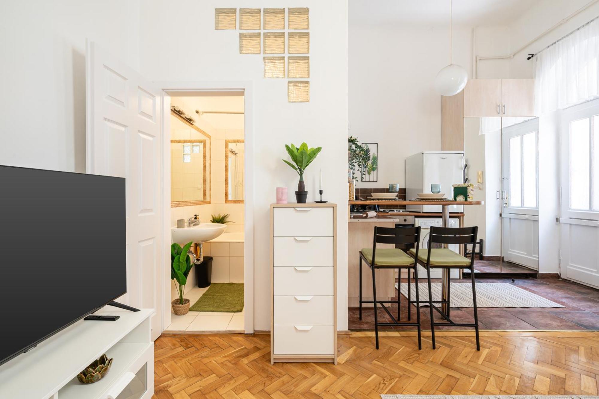 Cosmopolitan Studio - Chic Getaway In A Fancy Neighbourhood Budapest Bagian luar foto