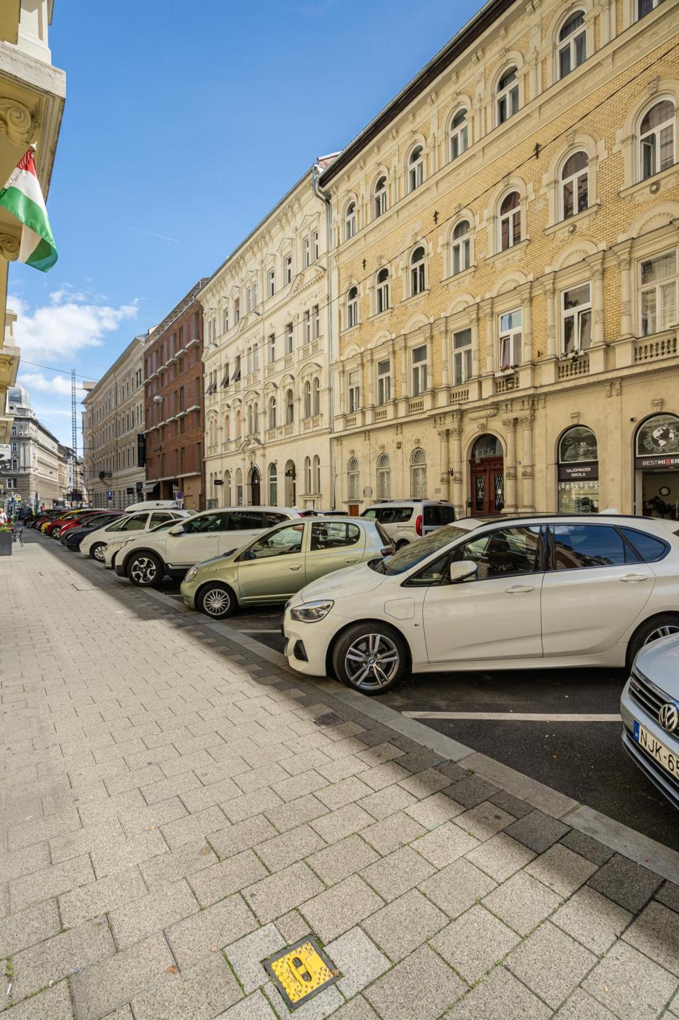Cosmopolitan Studio - Chic Getaway In A Fancy Neighbourhood Budapest Bagian luar foto