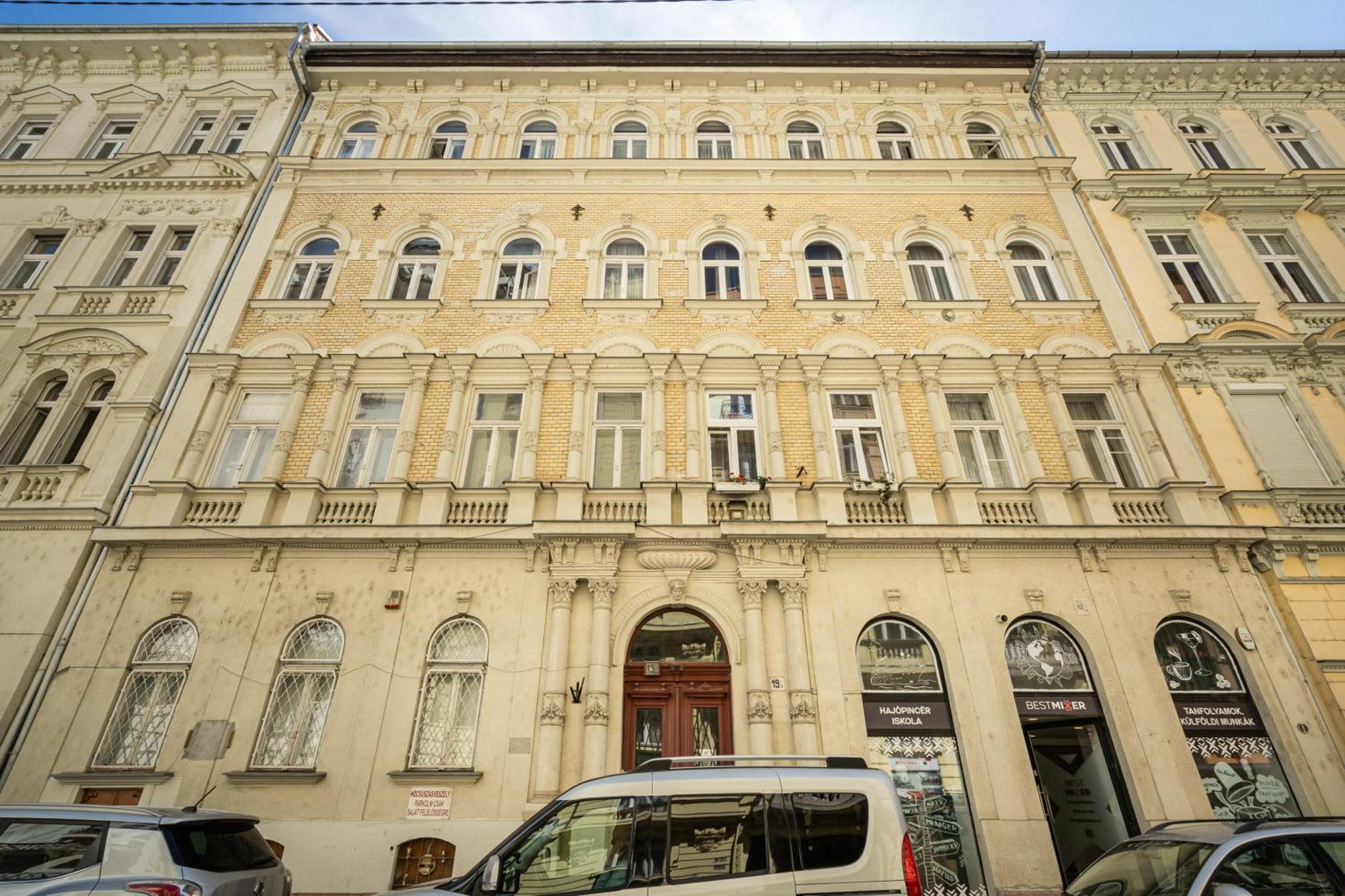Cosmopolitan Studio - Chic Getaway In A Fancy Neighbourhood Budapest Bagian luar foto